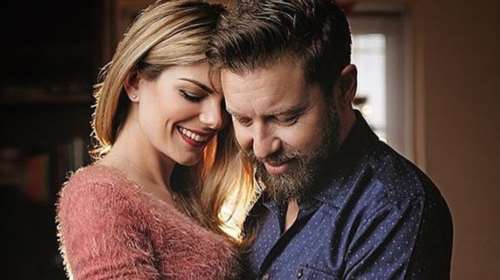 Δείτε το πρωτότυπο προσκλητήριο γάμου του Γ. Βαρδή - η τρυφερή λεπτομέρεια