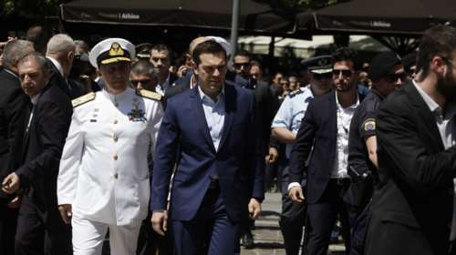 Τις αποδοκιμασίες που άκουσε ο Τσίπρας καταδικάζει η ΝΔ