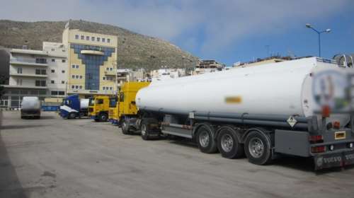 Ιδιοκτήτης βυτιοφόρων έκλεβε πετρέλαιο στη μαρίνα του Φλοίσβου