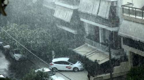 Ξαφνικό μπουρίνι στο κέντρο της Αθήνας (φωτορεπορτάζ)