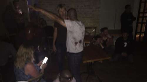 Βίντεο-Σοκ: Ελληνας σε παμπ φωνάζει &quot;έχω ματώσει αλλά είμαι καλά&quot;