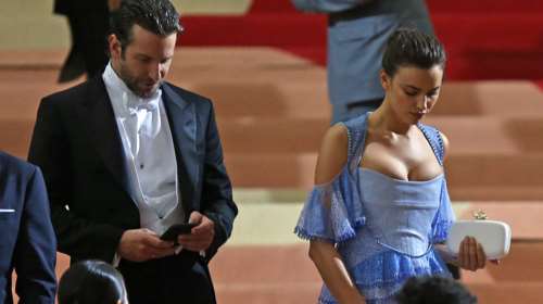 Ιρίνα Σάικ - Μπράντλεϊ Κούπερ: Η... τρυφερή πρώτη βόλτα με την κόρη τους