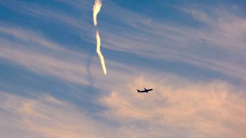 Πήδηξαν από το αεροπλάνο λόγω απειλής για βόμβα