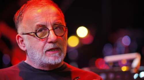 Πως αυτοτρολάρεται ο Μικρούτσικος με Ancient Meme