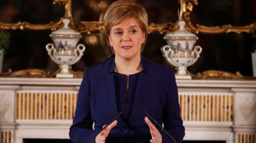 Στέρτζον: Το SNP απογοήτευσε, η Μέι όμως υπέστη καταστροφή