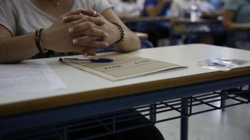 Απίστευτο: Έκοψαν από κείμενο των Πανελληνίων τον «κακό πρωθυπουργό»