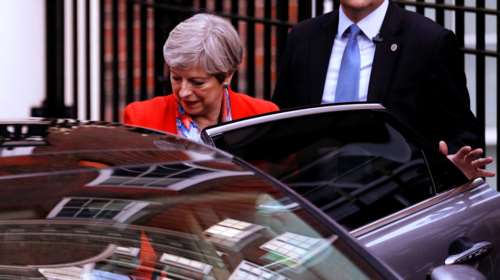 Ζητούν παραίτηση Μέι μετά το ηλεκτροσόκ των Τόρις