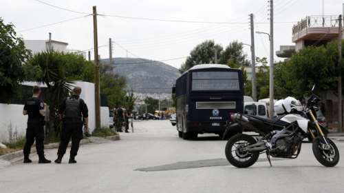 Ερευνες με 250 αστυνομικούς στο Μενίδι μετά την τραγωδία