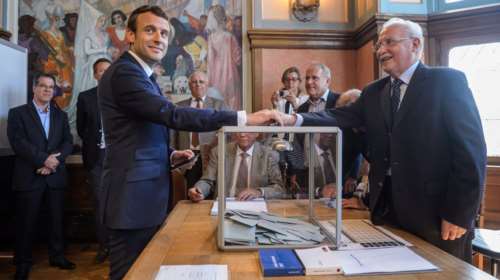 Σαρωτική επικράτηση Μακρόν στη Βουλή-Καταρρέει η Λεπέν