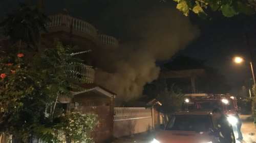 «Πόλεμος» στο Μενίδι: Επεισόδια &amp; σπίτια στις φλόγες