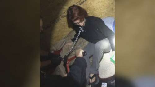Διάσωση γυναίκας που κρατούσε αιχμάλωτη serial killer- Συγκλονιστικό βίντεο