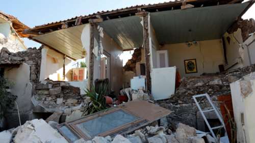 Εικόνες βιβλικής καταστροφής στη Λέσβο - Μια γυναίκα νεκρή