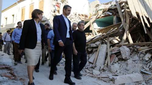 Μητσοτάκης στη Λέσβο: Να μην πληρώσουν ΕΝΦΙΑ οι σεισμόπληκτοι