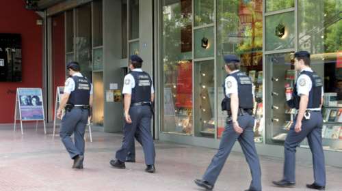 Οι αστυνομικοί ετοιμάζουν στην Πλατεία Εξαρχείων, εκδήλωση κόντρα στη βία