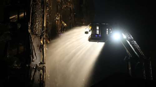 Εγκλωβισμένη στον &quot;πύργο της κόλασης&quot; μεταδίδει live