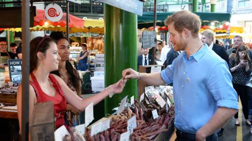 Ο Πρίγκιπας Χάρι απότισε φόρο τιμής στα θύματα του Μπόροου Μάρκετ