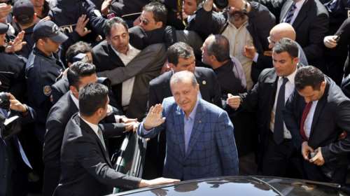 Eντάλματα σύλληψης για 12 σωματοφύλακες του Ερντογάν