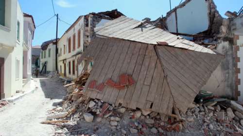 Κόκκινα τα περισσότερα κτίρια από όσα έχουν ελεγχθεί στη Λέσβο