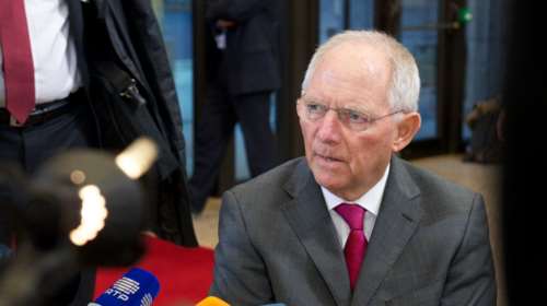 Σόιμπλε: «Να μη δίνουμε στους Ελληνες την ψευδαίσθηση ότι όλα τέλειωσαν»