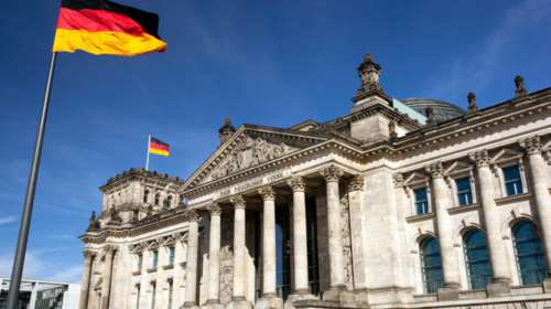 Βερολίνο: To deal βοηθάει την Ελλάδα να σταθεί στα πόδια της