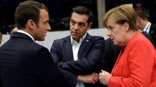 Ο Μακρόν επιμένει στην ανάγκη ρύθμισης του ελληνικού χρέους