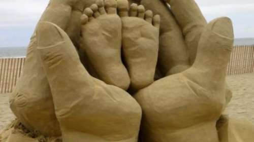 Χτίζουν παλάτια και άλλα πολλά στην άμμο της Αμμουδάρας