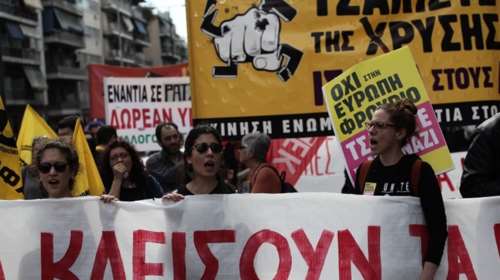 Επίθεση ακροδεξιών σε αντιφασιστική πορεία και αστυνομικούς