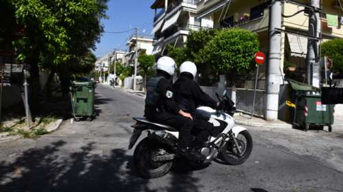 Ελληνίδα την «έστησε» σε αλλοδαπό με ανήλικους συνεργούς