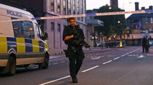 Τρόμος στο Λονδίνο: Φορτηγάκι έπεσε σε πεζούς, ένας νεκρός