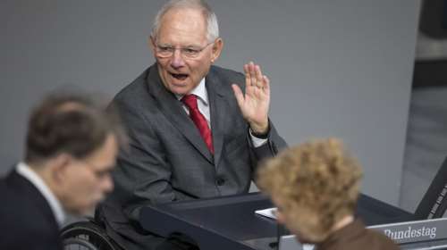 Ο Σόιμπλε ενημερώνει την γερμανική Βουλή για το ελληνικό ζήτημα