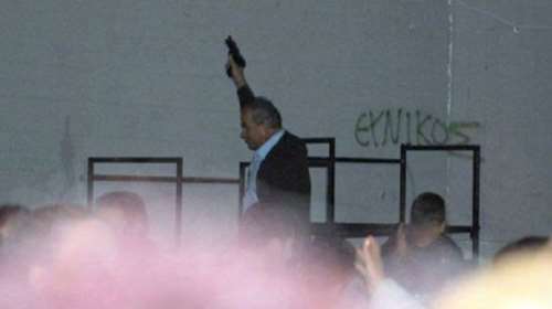 Πυροβολεί στον αέρα σε σχολικό χώρο ο αντιδήμαρχος της Φυλής