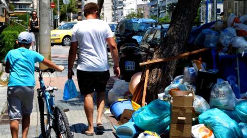 «Βουνά» τα σκουπίδια στους δρόμους, κλιμακώνει τις κινητοποιήσεις η ΠΟΕ-ΟΤΑ