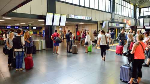 Οι Ιταλοί μεταναστεύουν μαζικά στο εξωτερικό για δουλειά