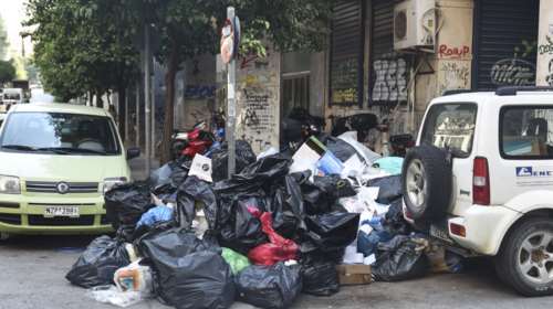 Σε κλοιό σκουπιδιών οι πόλεις - αμετακίνητοι οι εργαζόμενοι