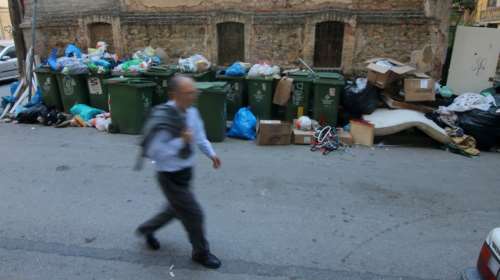 Σκουρλέτης και ΠΟΕ ΟΤΑ ψάχνουν λύση στο βουνό των σκουπιδιών