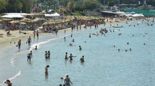 Προαπαιτούμενο η ...παραλία για τους «Μένουμε Αθήνα» [φωτό]