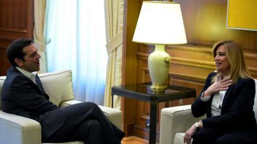 Ξαφνικό άνοιγμα Τσίπρα σε ΠΑΣΟΚ - «Πόρτα» από Γεννηματά