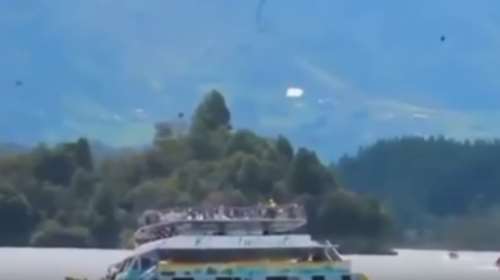 Εννέα νεκροί από βύθιση τουριστικού πλοιαρίου στην Κολομβία