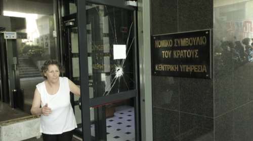 Επίθεση αγνώστων στο Νομικό Συμβούλιο &amp; τράπεζες στο κέντρο