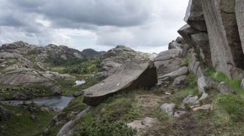 Κινητοποίηση για την ανόρθωση του πέους του γίγαντα - Μάζεψαν 17.000 ευρώ