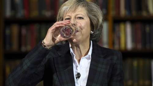 Για πίστωση  χρόνου  εφαρμογής του brexit μιλάει τώρα η Μέι