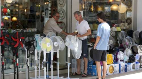 Ο πρώτος καύσωνας του καλοκαιριού είναι εδώ: Οδηγίες επιβίωσης για όλους