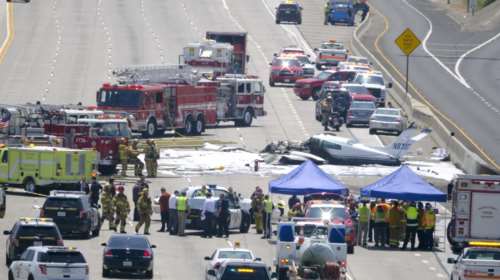 Αεροπλάνο έπεσε σε αυτοκινητόδρομο της Καλιφόρνια [εικόνες &amp; βίντεο]