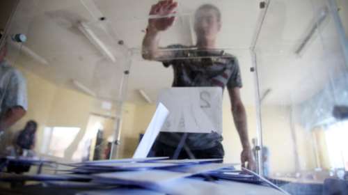 Δημοσκόπηση: Το 56% θεωρεί ότι το δημοψήφισμα του 2015 έβλαψε την Ελλάδα