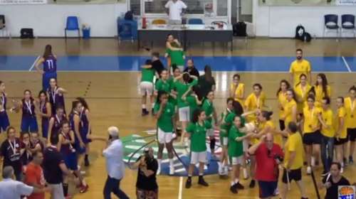 Ξύλο στο Πανελλήνιο Κορασίδων! Γονείς πιάστηκαν στα χέρια! -βίντεο