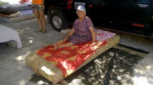 Σε πλατείες, ξωκλήσια και καλύβες οι σεισμοπαθείς στη Λέσβο