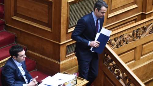 Μετωπική: Tα καυτά σημεία της σύγκρουσης Τσίπρα- Μητσοτάκη