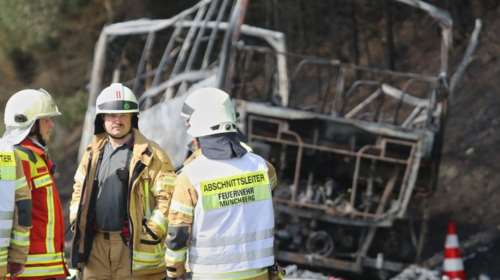 Σφοδρή σύγκρουση λεωφορείου με φορτηγό στη Γερμανία: 18 νεκροί