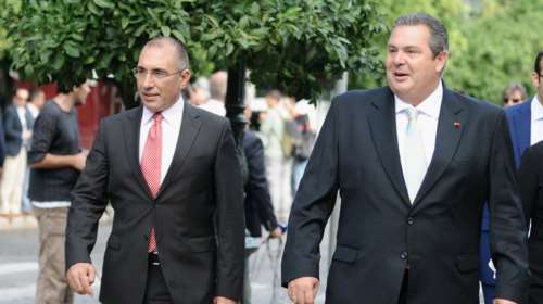 Ανάμεσα στους δύο Καμμένους οι βουλευτές της ΚΟ του ΣΥΡΙΖΑ