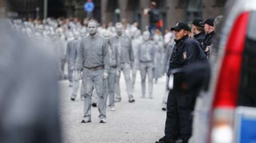 Τα &quot;ζόμπι&quot; βγήκαν στους δρόμους κατά της G20 (ΦΩΤΟ)